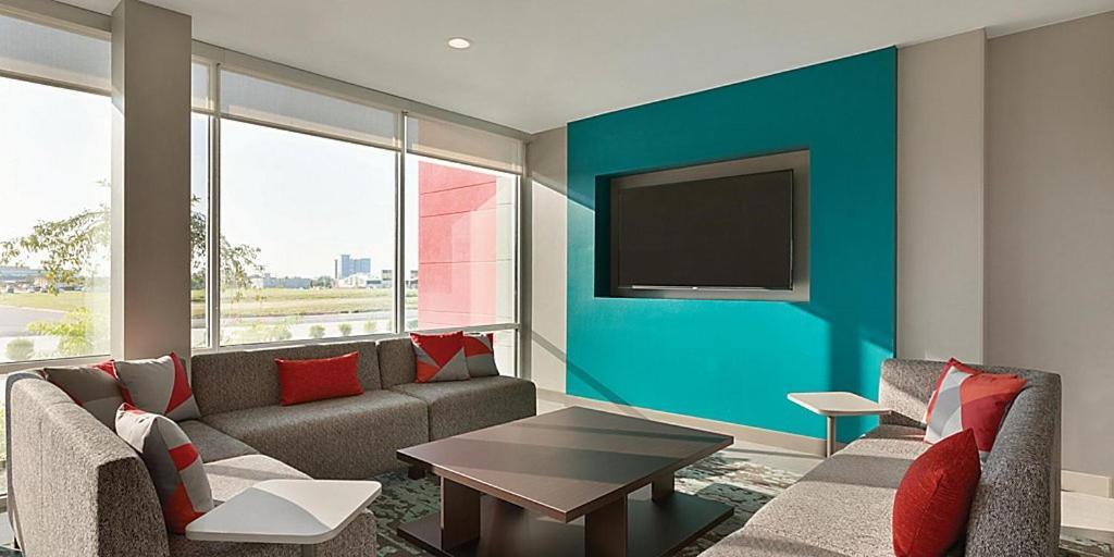 Avid Hotels - Detroit - Warren By Ihg Exterior photo