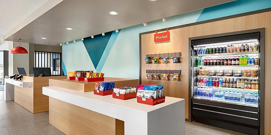 Avid Hotels - Detroit - Warren By Ihg Exterior photo