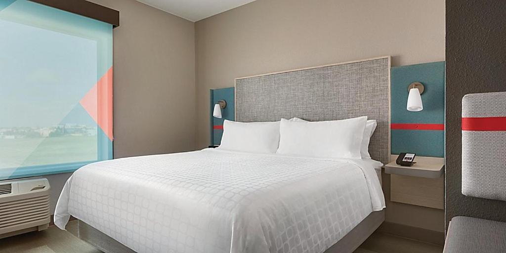 Avid Hotels - Detroit - Warren By Ihg Exterior photo